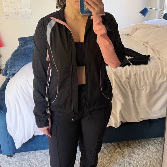 Lulu Lemon Athletica Jacket!! Perfect for walks outside :) - Picture 1 of 6